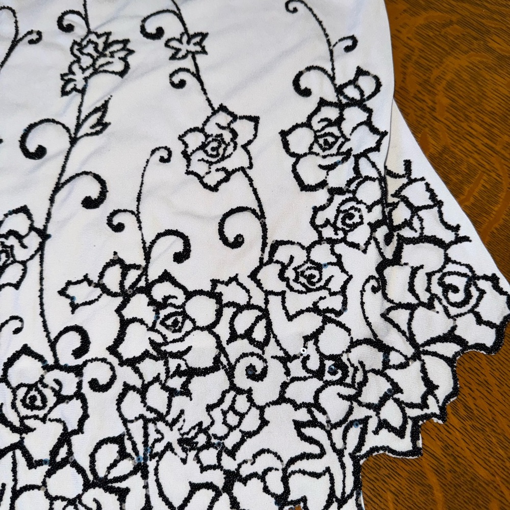 Lipstick Boutique White Blouse with Black Floral Design - Picture 3 of 6
